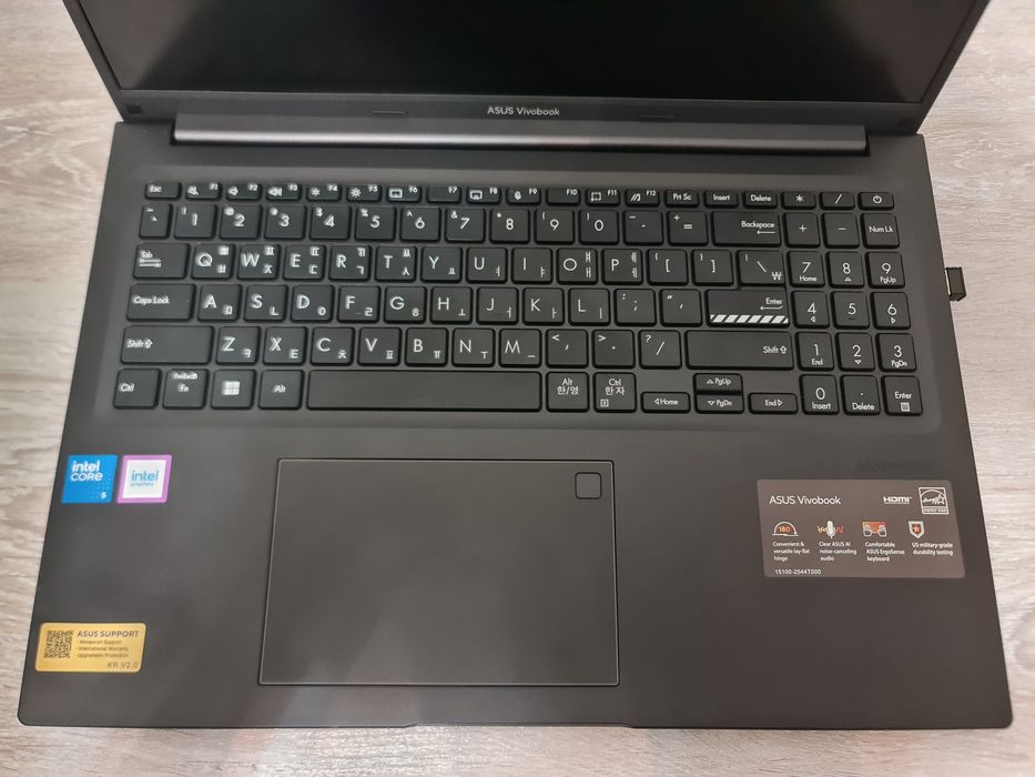 Asus Vivobook 16