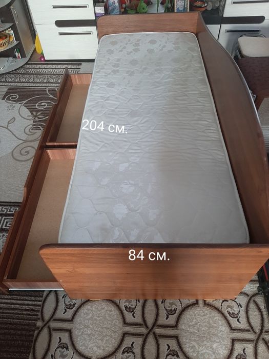 Продам кровать полтораспалка