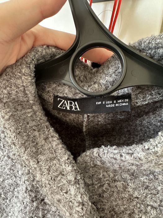 Бомбер серого цвета