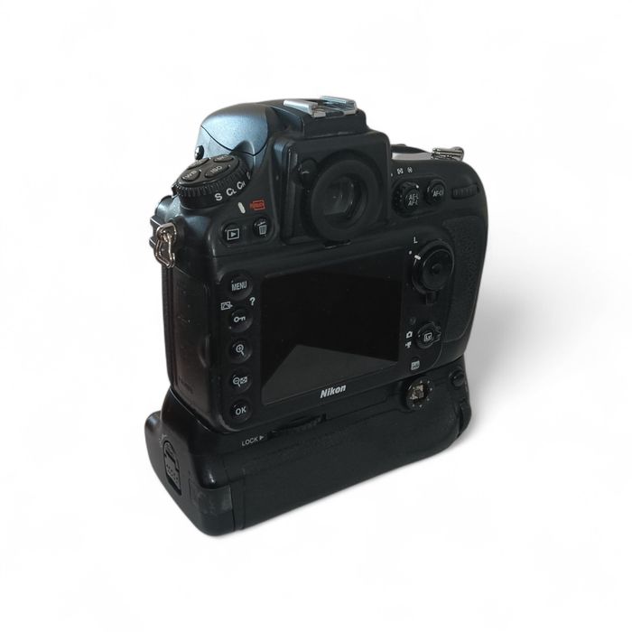 Camera Nikon D800 cu 35 K cadre + Grip