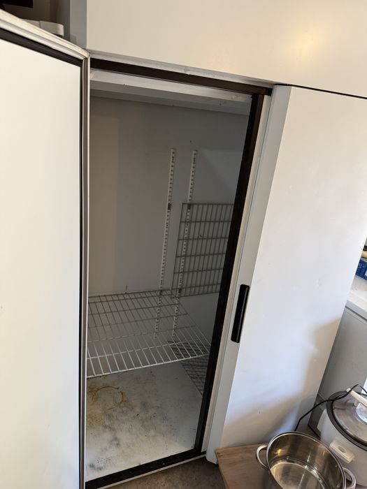 Холодильник кухонный большой