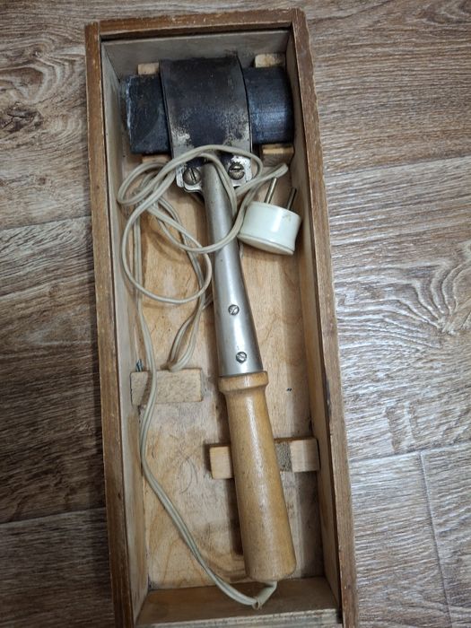 Электрическая  паяльник  100вт.