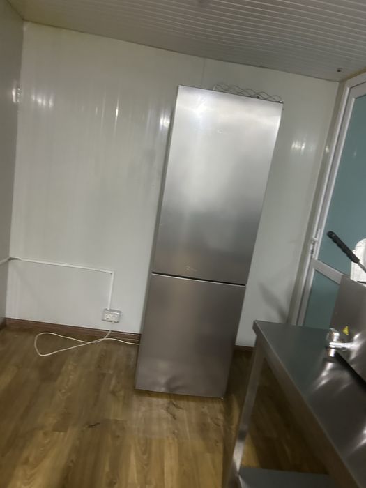 DE VÂNZARE – Container Fast-Food complet echipat, la cheie