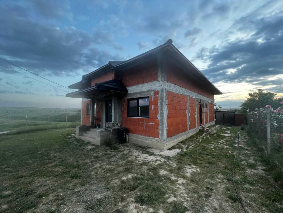 Vand casa la rosu ,  Loc. Malcoci , Jud. Tulcea