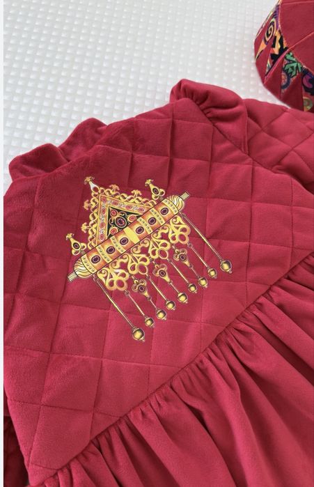 Шапан такиясымен бирге