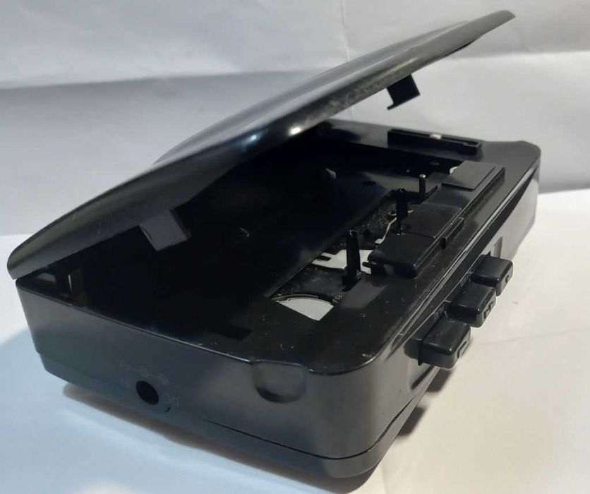 Walkman FIRST 337, made in Japan + 2 perechi căști (50-45 lei)