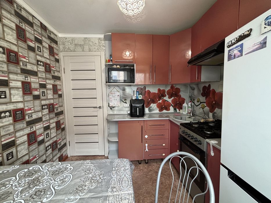 Продам 3х комн.кв.С ремонтом, частично меблирована