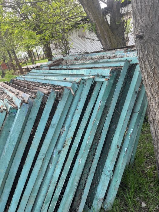 Уголникпен қоршалған сетка сатамын