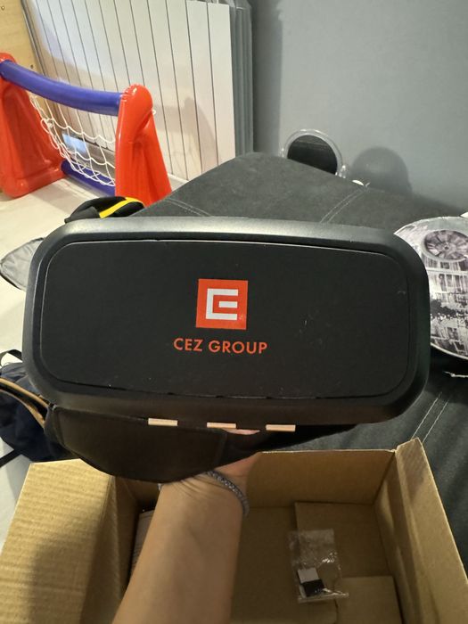 Virtual reality glasses