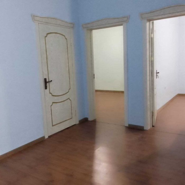 Қарши Ситидан 2 хонали яшашга тайёр уй сотилади, ижарачиси билан