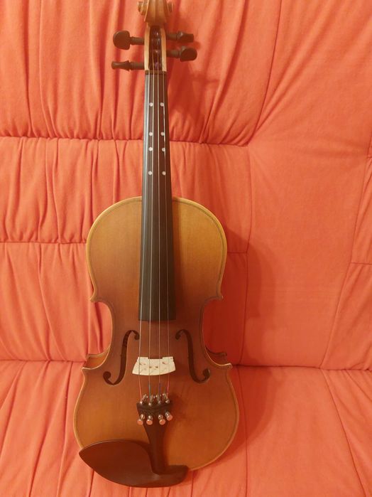 Продавам нова цигулка EASTAR размер 4/4, 200лев