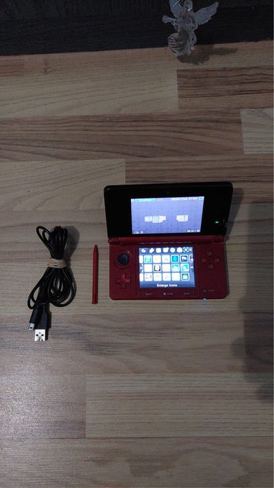 Nintendo 3ds red modat