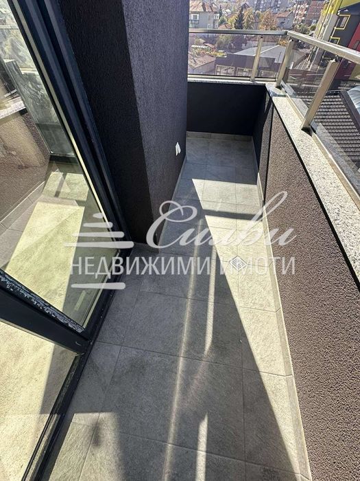 Тристаен апартамент в НОВОСТРОЯЩА СЕ жилищна сграда - кв.Център