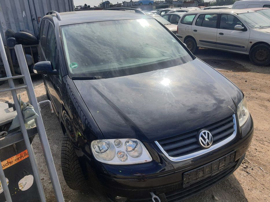 На части! VW Touran 2.0 TDI