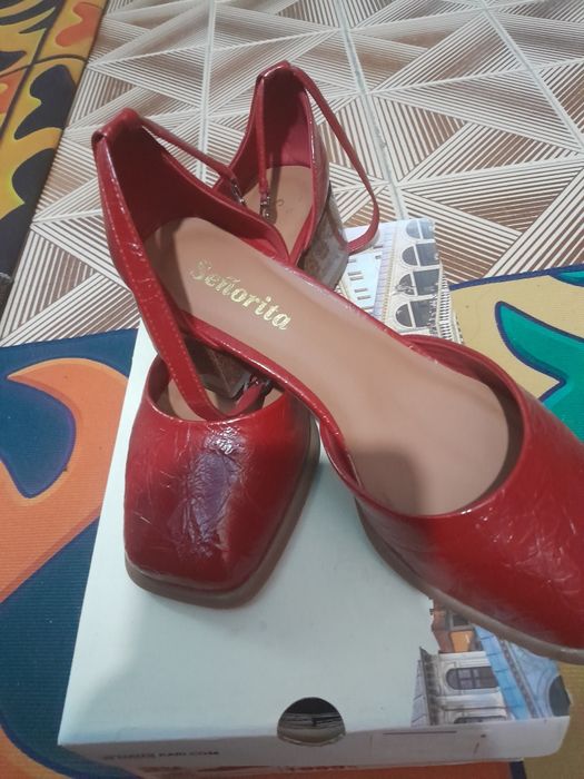 Басаношки красные женский продам Жаркент