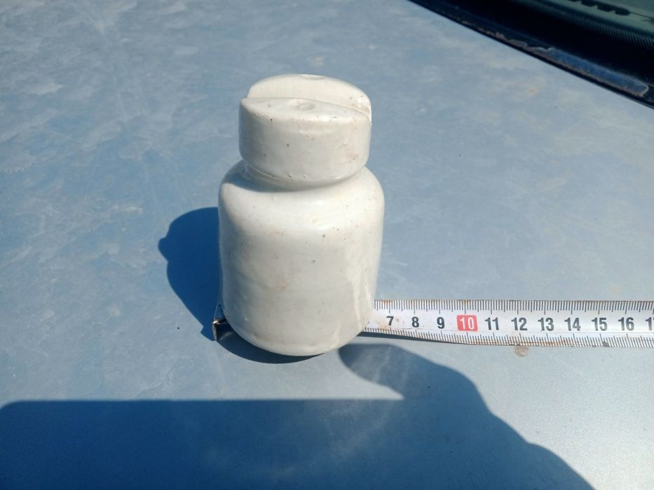 фарфоровые изоляторы и патроны