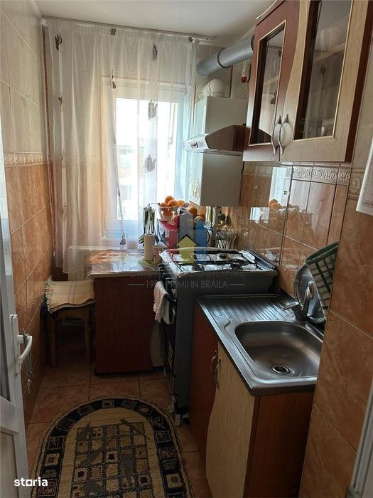 2 camere, cu imbunatatiri, 33 mp, Viziru 1