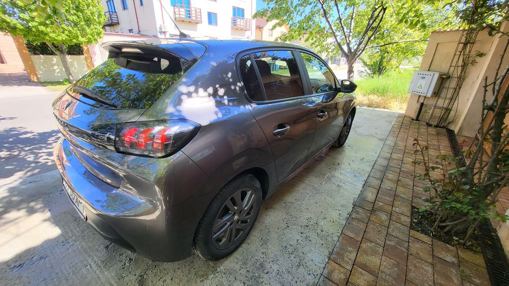 Vând Peugeot 208