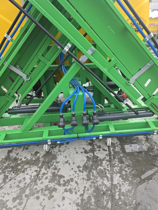 Masina / Instalație de erbicidat 1000l brate 15m