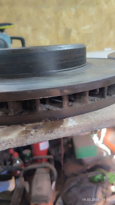 Продам тормозные диски от крузак 105