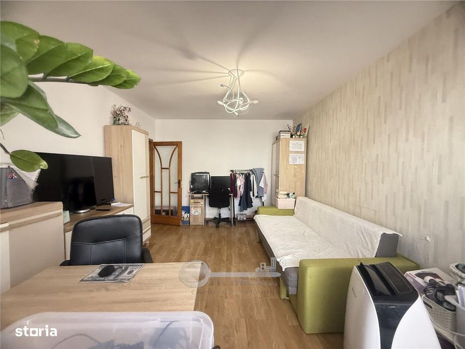 2 Cam Galata Bulevard, Et 1, Decomandat,  2 Balcoane