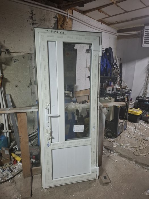 Продам дверь пластиковую 70-180см