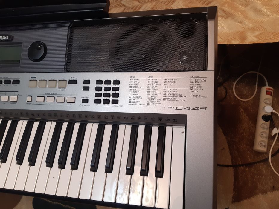 ЯМАХА PSR-E443 сатылады.