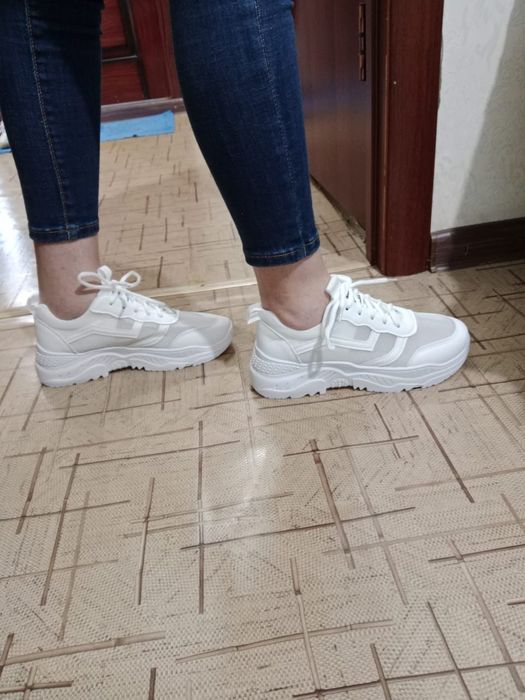 Кроссовки новые.