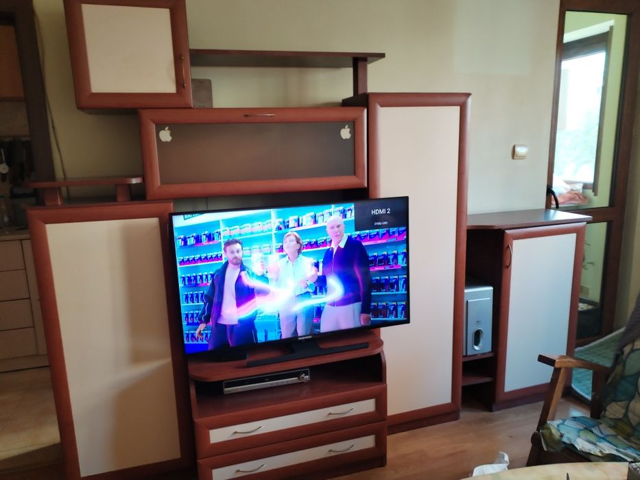 Продавам секция запазена 100е