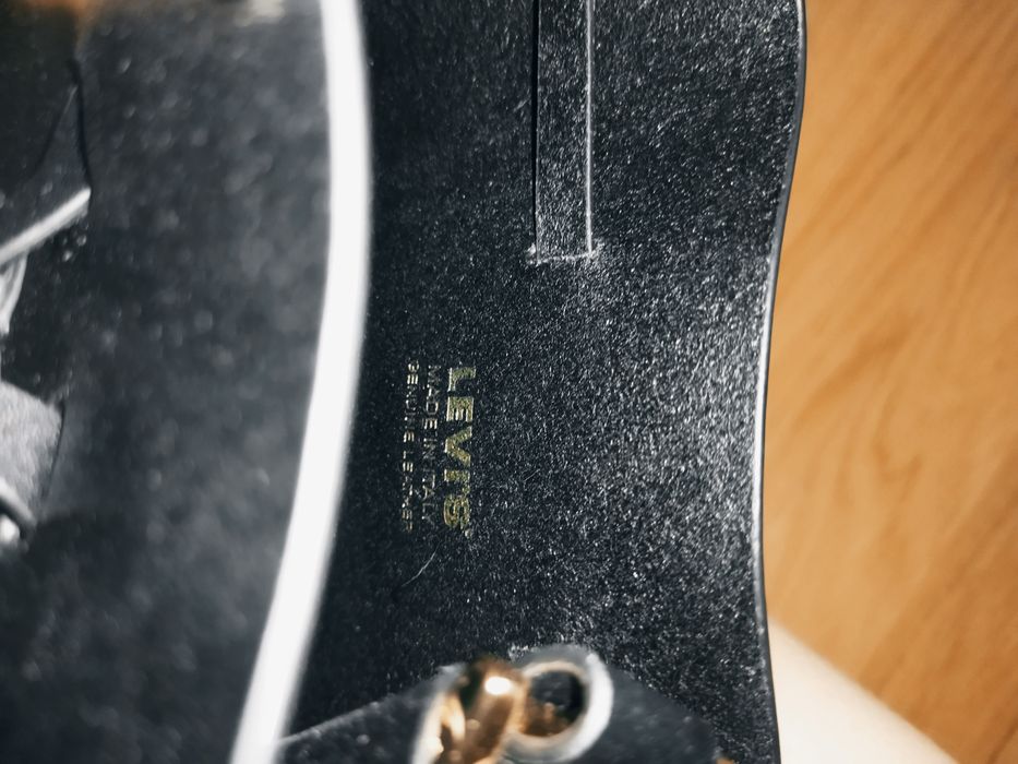 Poseta Levi's din piele