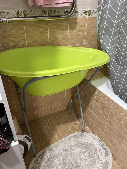 Детская ванна со стойкой