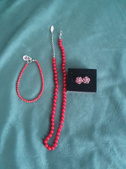 Set bijuterii cu pietre roșii