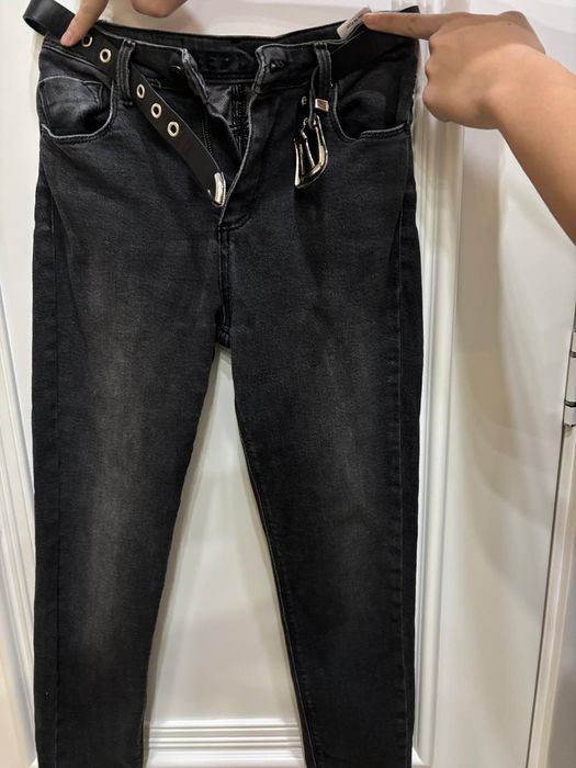 Джинсы черно - серого цвета укороченный