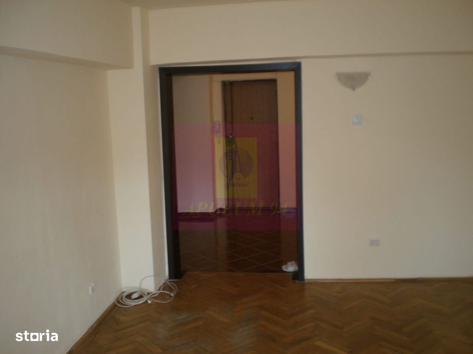 Apartament 3 camere pe bd Decebal stradal
