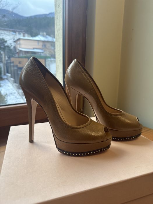 Cristhelen B. (Musette) бежов висок ток, 37