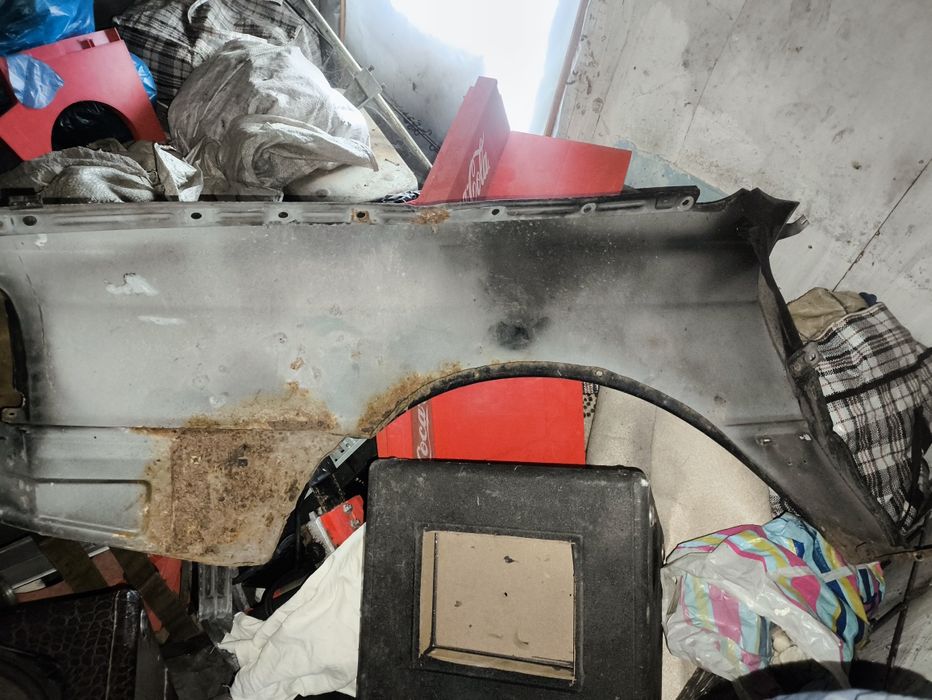 Крыло переднее правое Ауди 80 б4