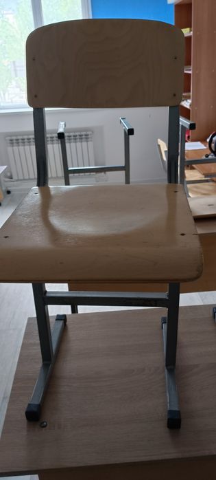 Продам Стулья школьные