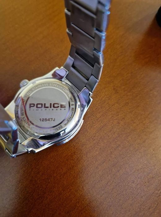 Часовник Police с метална верижка