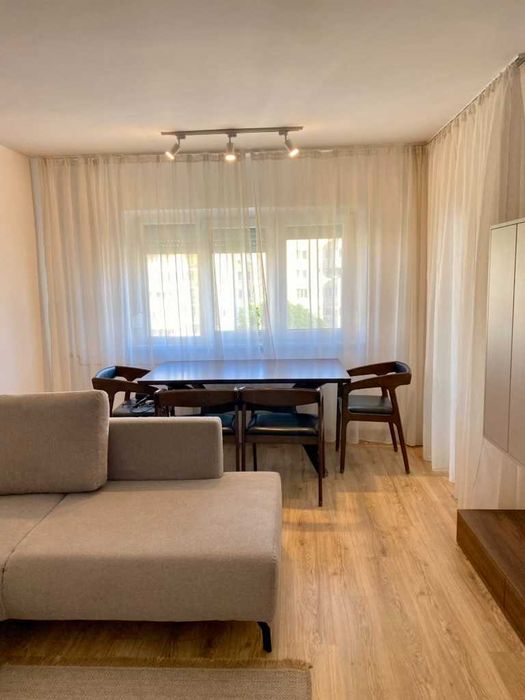 Apartament decomandat cu 3 camere in zona Ramada
