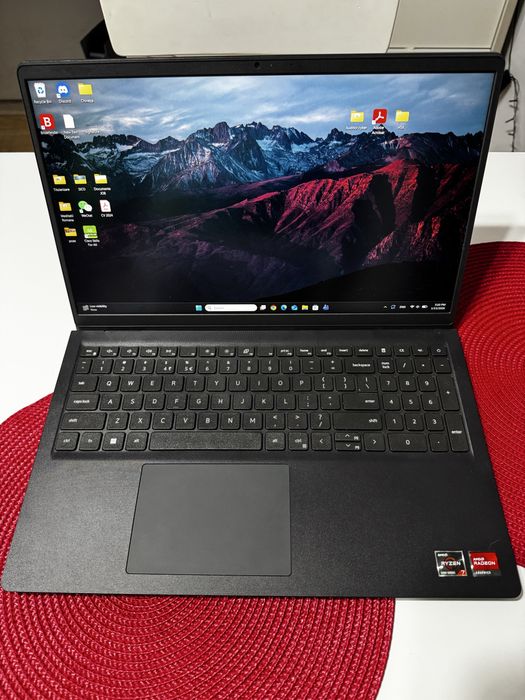 Laptop DELL Vostro 3525