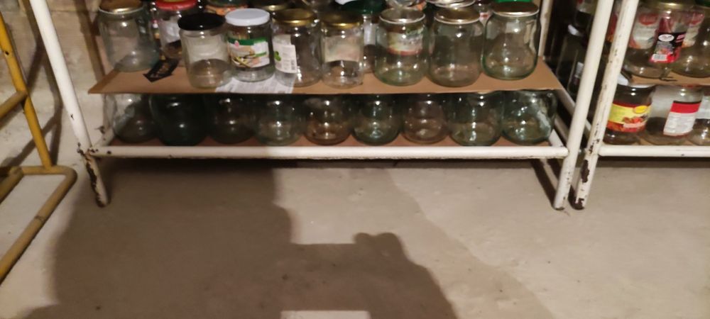 Продавам стъклени буркани