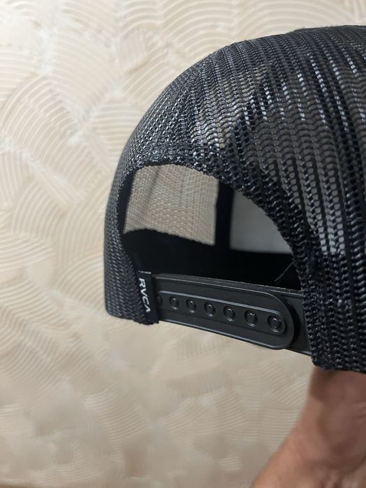 Чисто нова шапка  RVCA