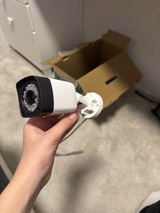 8 бр камери за видеонаблюдение + записващо у-во