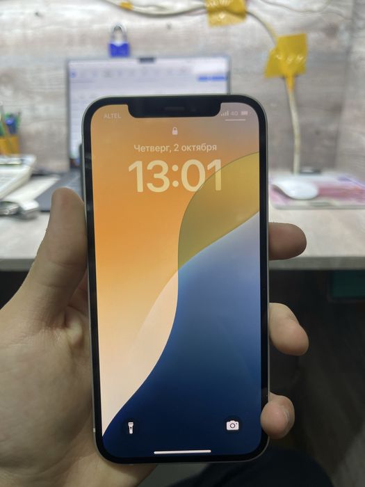 Продам Айфон 12