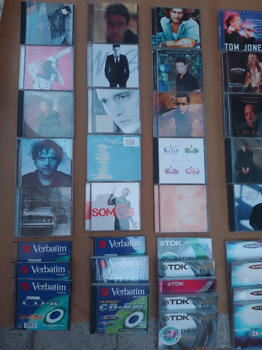 Lot cd uri originale în stare foarte buna + cd uri originale goale