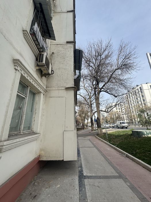 Под коммерцию 1 этаж вдоль дороги. 32 м2 Фасад 6 м