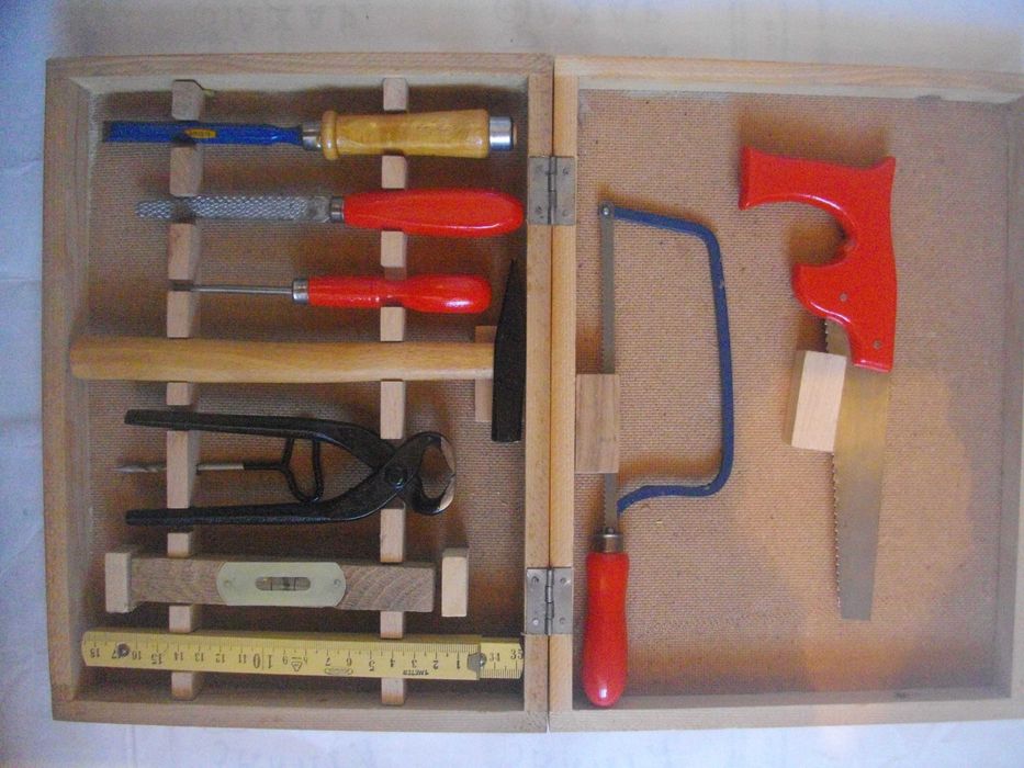 Нов к-т ръчни инструменти Ел. Такер AEG Фреза BOSCH Лепачка Пластмаса