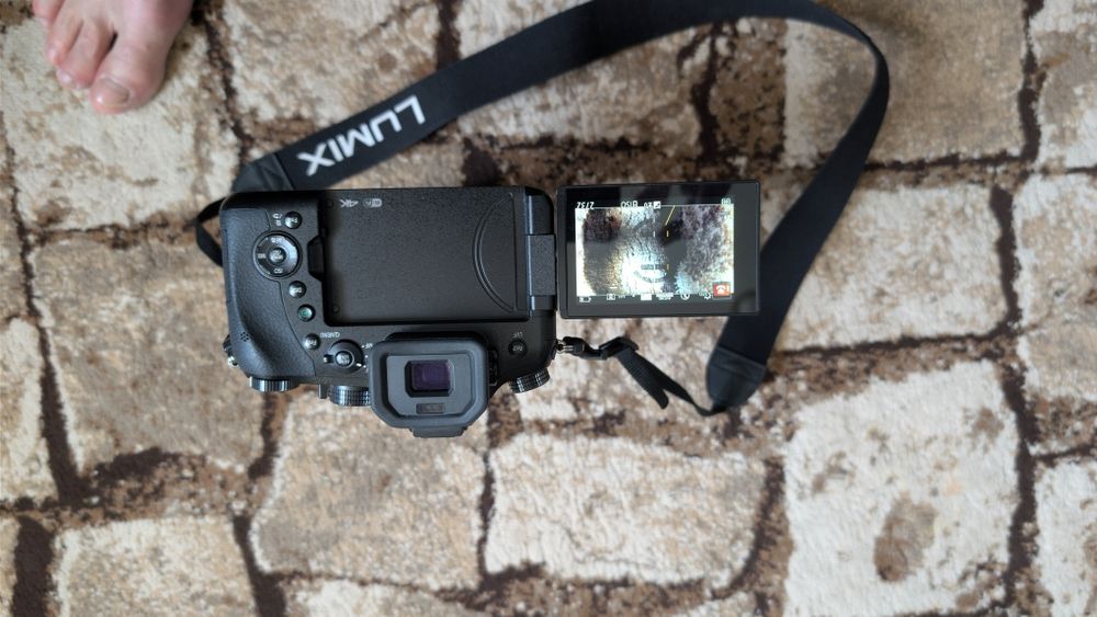 Panasonic Lumix FZ2000