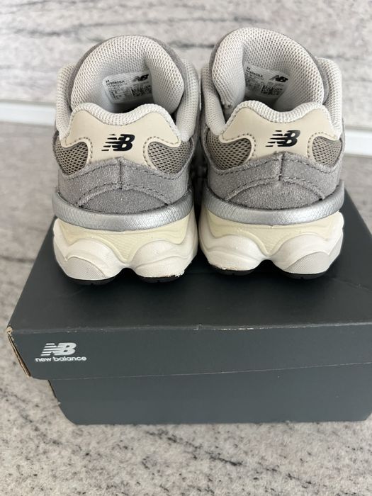 New Balance 9060 21,5 размер Нови