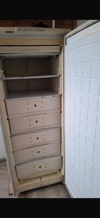 Продам морозильник